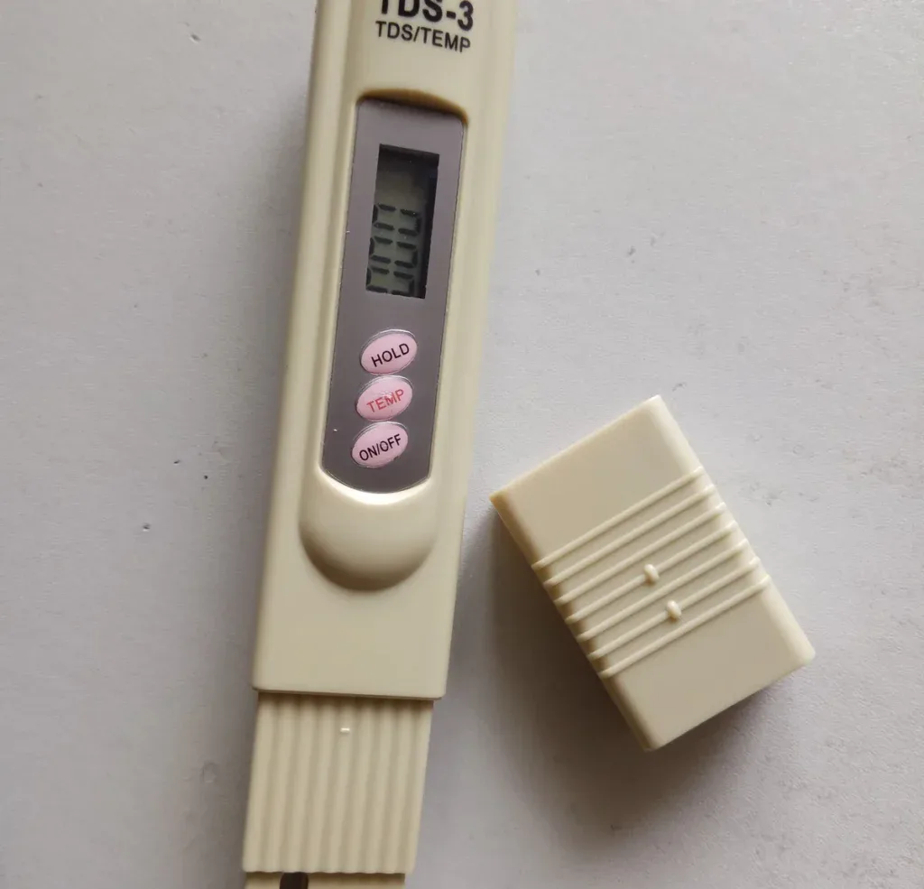 Miernik TDS do sprawdzania zasolenia wody po filtrze RO